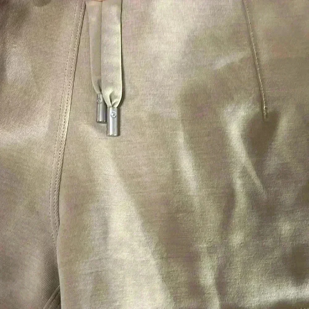 Lululemon Soft Ambitions Hi Rise Shorts in Trench 4”